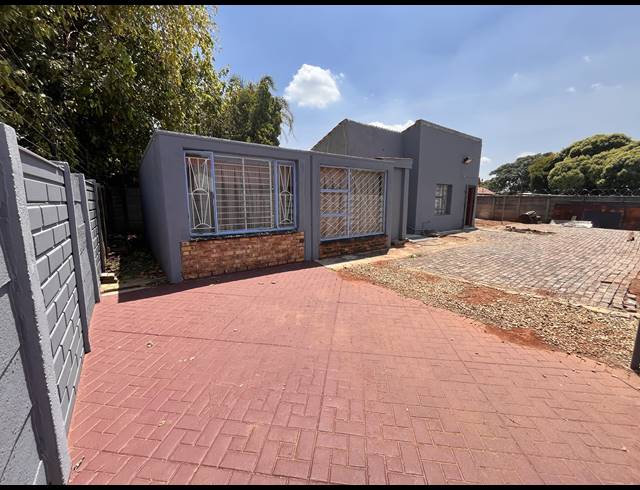 4 BEDROOM FREEHOLD FOR SALE IN MAYBERRY PARK